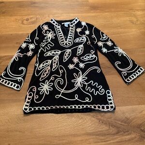Size Small Once Again Embroidered Black Beige Tunic Top 3/4 Sleeve V-Neck EUC